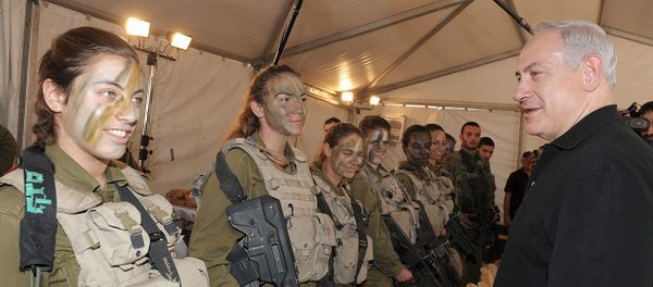 Prime Minister Netanyahu speaks with combat soldiers from the Israeli Defense Forces Prime Minister Netanyahu speaks with combat soldiers from the Israeli Defense Forces - Sputnik International