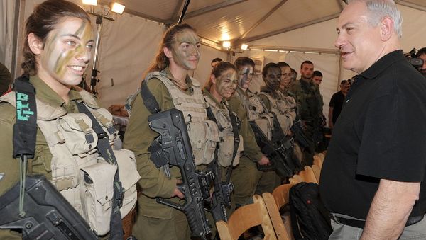 Prime Minister Netanyahu speaks with combat soldiers from the Israeli Defense Forces - Sputnik International