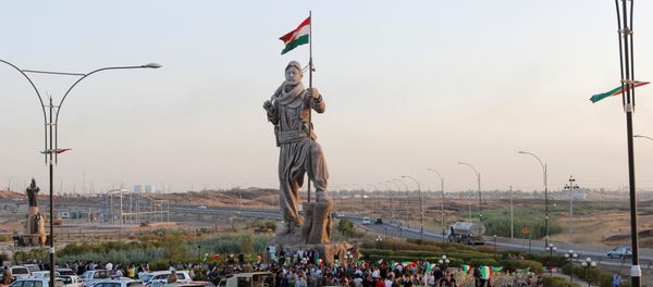 Newly unveiled statue in Kirkuk pays tribute to the Peshmerga, Iraqi Kurdistan's main fighting forces in Kirkuk, Iraq September 23, 2017 - Sputnik International