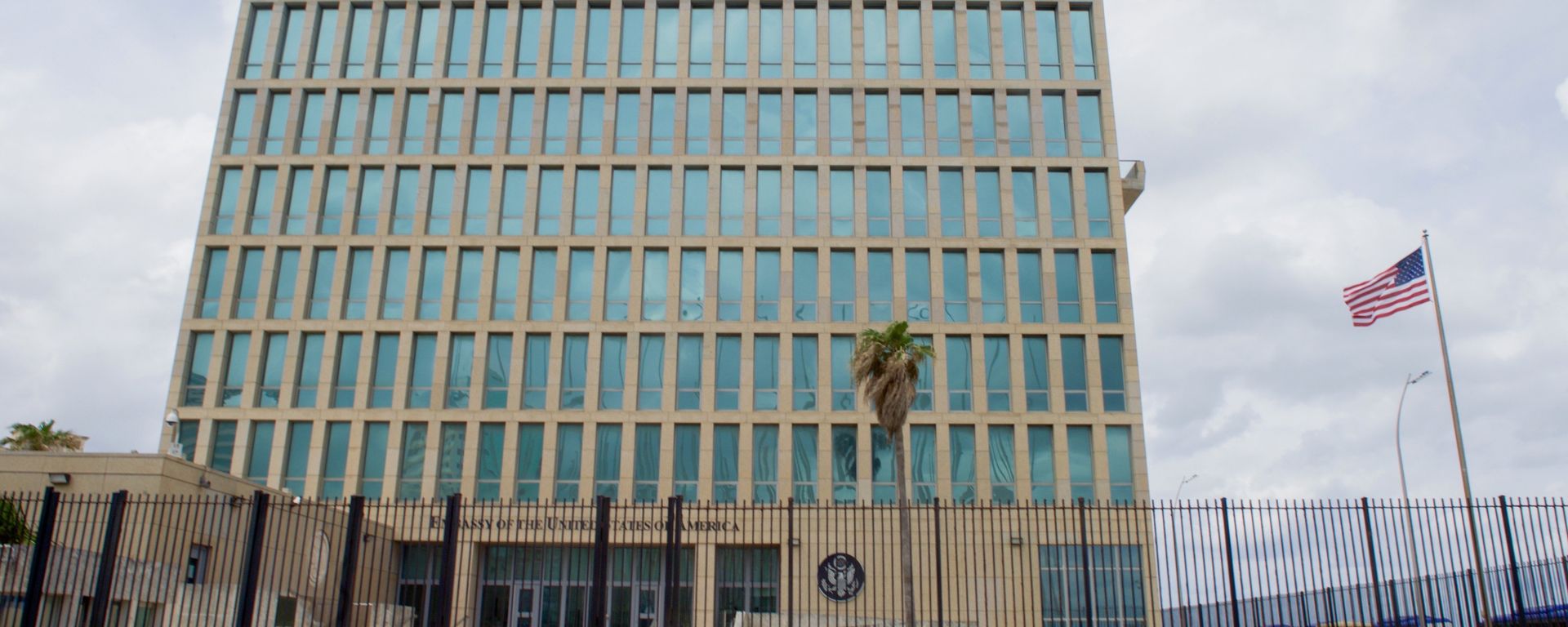 The U.S. flag flaps in the stiff breeze off the Florida Straits at the U.S. Embassy in Havana, Cuba. (File) The U.S. flag flaps in the stiff breeze off the Florida Straits at the U.S. Embassy in Havana, Cuba. (File) - Sputnik International, 1920, 13.02.2021