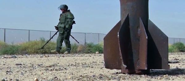 Expert from the International Mine Action Center of the Russian armed forces during a de-mining operation in Deir ez-Zor. Expert from the International Mine Action Center of the Russian armed forces during a de-mining operation in Deir ez-Zor. - Sputnik International