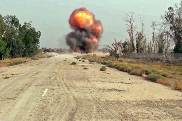 Destruction of ammunition found by the specialists of the International Mine Action Center of the Russian Armed Forces during the de-mining operation of Deir ez-Zor. - Sputnik International