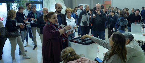 People vote at Estel school during the banned independence referendum, in the Catalan town of Vic, Spain October 1, 2017 People vote at Estel school during the banned independence referendum, in the Catalan town of Vic, Spain October 1, 2017 - Sputnik International