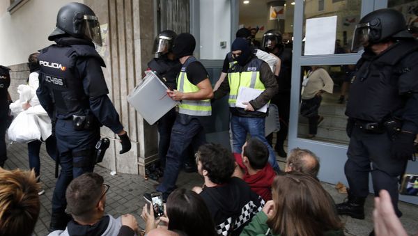 Spanish police seize ballot boxes in a polling station in Barcelona, on October 1, 2017, on the day of a referendum on independence for Catalonia banned by Madrid Spanish police seize ballot boxes in a polling station in Barcelona, on October 1, 2017, on the day of a referendum on independence for Catalonia banned by Madrid - Sputnik International