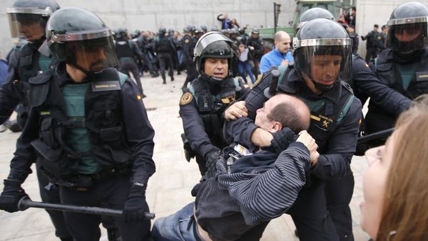 Spanish Guardia Civil guards drag a man outside a polling station in Sant Julia de Ramis, where Catalan president was supposed to vote, on October 1, 2017, on the day of a referendum on independence for Catalonia banned by Madrid - Sputnik International