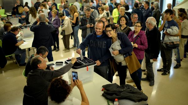 People vote at Estel school during the banned independence referendum, in the Catalan town of Vic, Spain, October 1, 2017. People vote at Estel school during the banned independence referendum, in the Catalan town of Vic, Spain, October 1, 2017. - Sputnik International