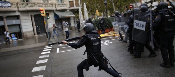Spanish riot police shoots rubber bullet straight to people trying to reach a voting site at a school assigned to be a polling station by the Catalan government in Barcelona, Spain, Sunday, 1 Oct. 2017. Spanish riot police have forcefully removed a few hundred would-be voters from several polling stations in Barcelona. Spanish riot police shoots rubber bullet straight to people trying to reach a voting site at a school assigned to be a polling station by the Catalan government in Barcelona, Spain, Sunday, 1 Oct. 2017. Spanish riot police have forcefully removed a few hundred would-be voters from several polling stations in Barcelona. - Sputnik International