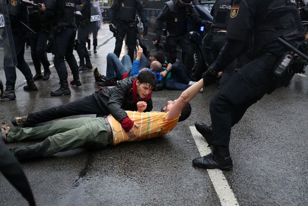 Catalan Referendum: Through Bruises to Independence - Sputnik International