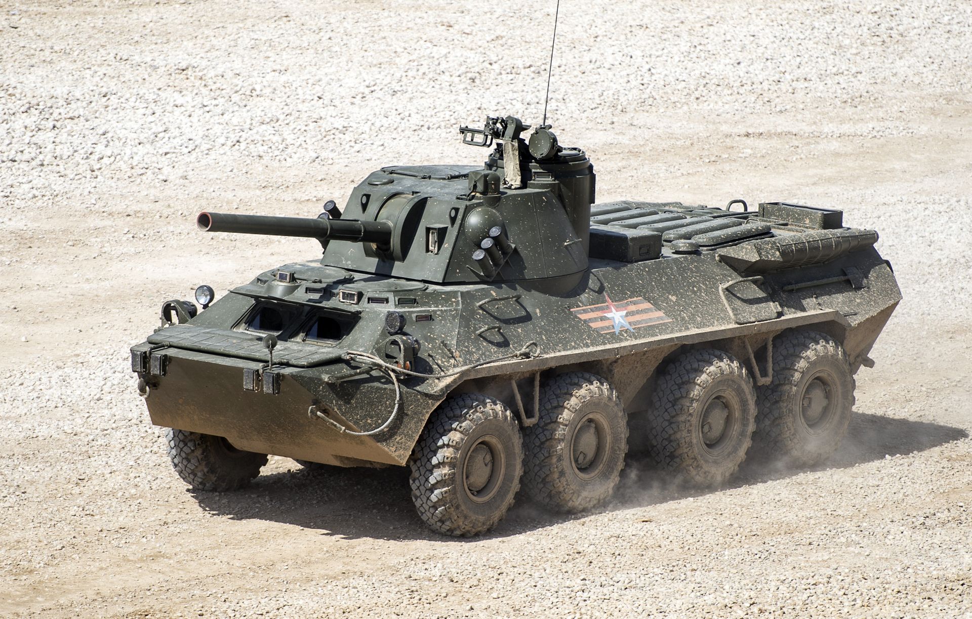 An S23 Nona-SVK self-propelled gun, mounted on a BTR-80 armored personnel carrier, displayed in the run-up to the Army-2015 international military-technical forum in the Moscow Region - Sputnik International, 1920, 13.01.2023