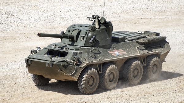 An S23 Nona-SVK self-propelled gun, mounted on a BTR-80 armored personnel carrier, displayed in the run-up to the Army-2015 international military-technical forum in the Moscow Region - Sputnik International