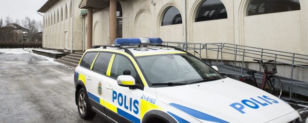 (File) A police car is parked in front of a mosque in Uppsala, Sweden Thursday Jan. 1, 2015 - Sputnik International