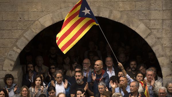 Catalan independence supporters, one waving an estelada, or Catalonia independence flag, applaud during a rally outside the city hall of Girona, Spain Catalan independence supporters, one waving an estelada, or Catalonia independence flag, applaud during a rally outside the city hall of Girona, Spain - Sputnik International