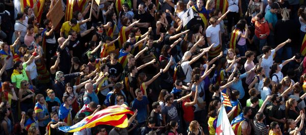 People gather near the old university of Barcelona, two days after the banned independence referendum in Barcelona, Spai - Sputnik International