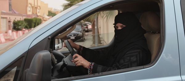 A woman drives a car in Riyadh, Saudi Arabia as part of a campaign to defy Saudi Arabia's ban on women driving (File) A woman drives a car in Riyadh, Saudi Arabia as part of a campaign to defy Saudi Arabia's ban on women driving (File) - Sputnik International