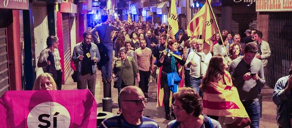 Some 500 people demonstrate in Perpignan on October 2, 2017 to protest against police violence during a banned independence referendum in the Catalan region in Spain Some 500 people demonstrate in Perpignan on October 2, 2017 to protest against police violence during a banned independence referendum in the Catalan region in Spain - Sputnik International