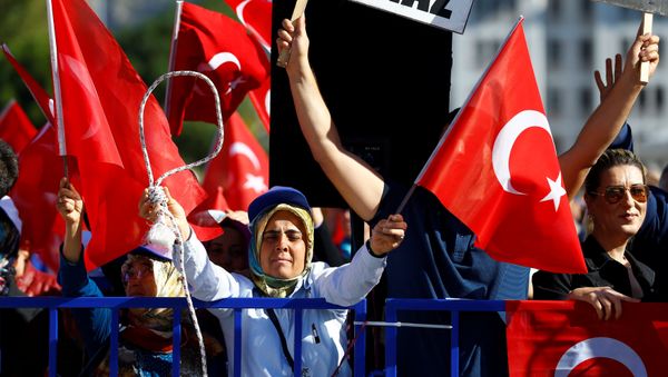 Supporters of President Tayyip Erdogan wave Turkish flags during a trial for soldiers accused of attempting to assassinate the president on the night of the failed last year's July 15 coup, in Mugla, Turkey, October 4, 2017 Supporters of President Tayyip Erdogan wave Turkish flags during a trial for soldiers accused of attempting to assassinate the president on the night of the failed last year's July 15 coup, in Mugla, Turkey, October 4, 2017 - Sputnik International