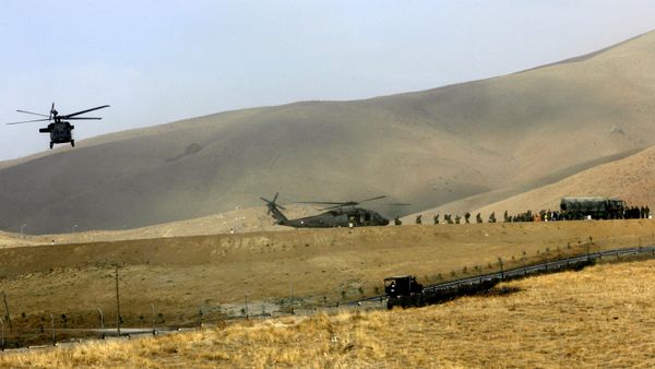 A Turkish military chopper, moving soldiers to the frontier, lands in a mountainous district of Yuksekova, in the Hakkari province, near the Turkish-Iraqi-Iranian border, southeastern Turkey (File) - Sputnik International
