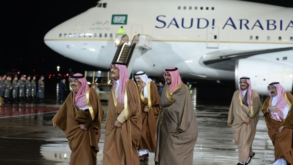 Members of the delegation accompanying King of Saudi Arabia Salman bin Abdulaziz Al Saud, who arrived in Russia for an official visit, at Vnukovo-2 Airport Members of the delegation accompanying King of Saudi Arabia Salman bin Abdulaziz Al Saud, who arrived in Russia for an official visit, at Vnukovo-2 Airport - Sputnik International