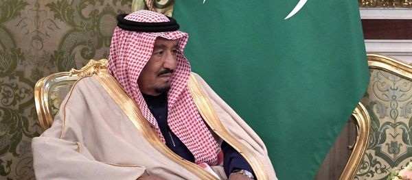 Russian President Vladimir Putin (R) meets with Saudi Arabia's King Salman in the Kremlin in Moscow, Russia - Sputnik International