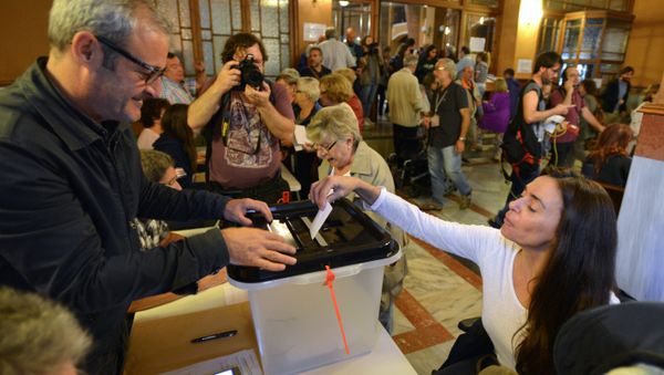 Voting at a polling station in Barcelona during a referendum on Catalonia's independence. File photo - Sputnik International