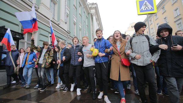Participants in an unauthorised protest on Pushkinskaya Square, Moscow - Sputnik International