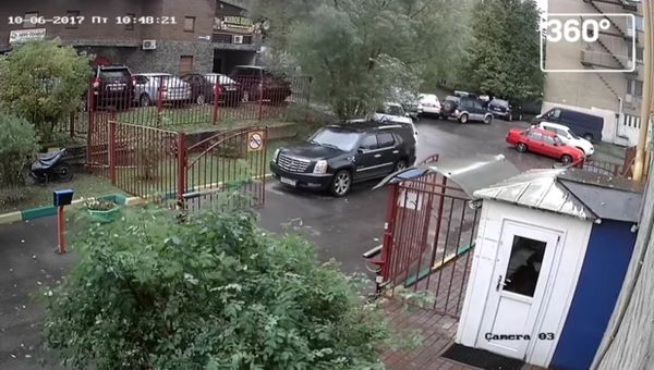 GTA Grandpa: Elderly Driver Destroys Russian Neighborhood in 20 Seconds - Sputnik International