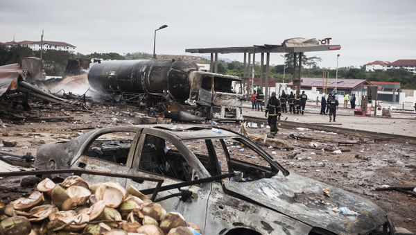 Firemen at the site of Saturday's gas tanker explosion in Accra, Ghana. Sunday Oct. 8, 2017 Firemen at the site of Saturday's gas tanker explosion in Accra, Ghana. Sunday Oct. 8, 2017 - Sputnik International