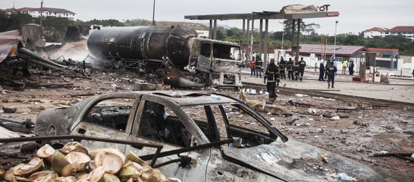 Firemen at the site of Saturday's gas tanker explosion in Accra, Ghana. Sunday Oct. 8, 2017 Firemen at the site of Saturday's gas tanker explosion in Accra, Ghana. Sunday Oct. 8, 2017 - Sputnik International