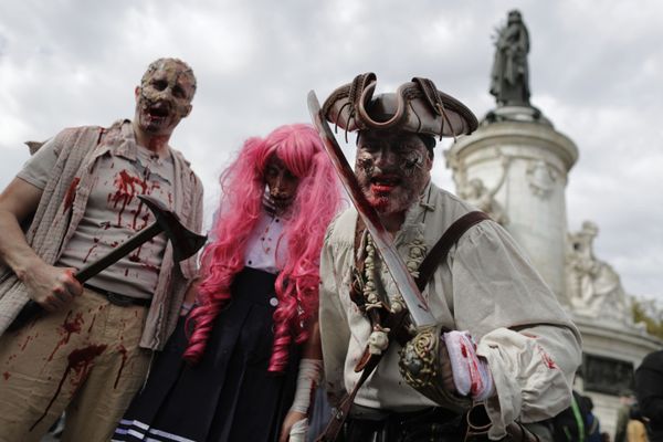 Zombies in Paris! Hundreds of 'Living Dead' Invade the City - Sputnik International