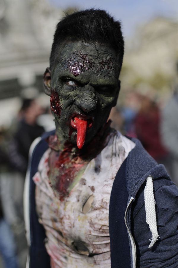 Zombies in Paris! Hundreds of 'Living Dead' Invade the City - Sputnik International