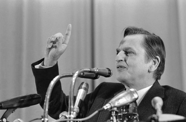 Swedish Prime Minister Olof Palme is shown at a news conference on Wednesday, April 7, 1976 during a visit to Moscow - Sputnik International