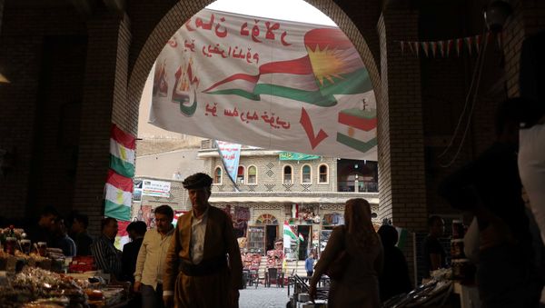 People walk inside old city market of Erbil near banners supporting the referendum for independence for Kurdistan in Erbil, Iraq - Sputnik International