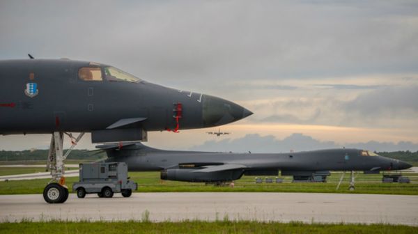 B-1Bs prepare to take off B-1Bs prepare to take off - Sputnik International