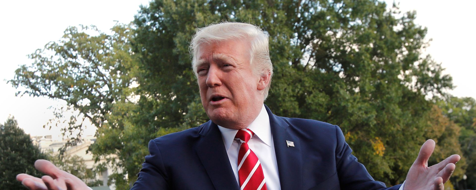 U.S. President Donald Trump talks to the media on South Lawn of the White House in Washington before his departure to Greensboro, North Carolina, U.S., October 7, 2017 U.S. President Donald Trump talks to the media on South Lawn of the White House in Washington before his departure to Greensboro, North Carolina, U.S., October 7, 2017 - Sputnik International, 1920, 25.10.2017