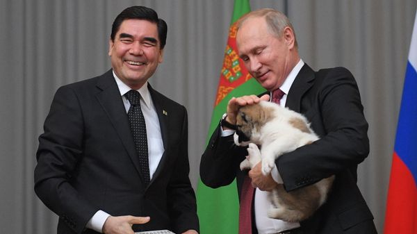 President Vladimir Putin, right, meets with President and Prime Minister of Turkmenistan Gurbanguly Berdimuhamedow - Sputnik International