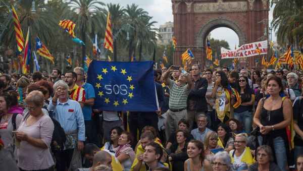 Barcelona residents wait for the parliament to announce the Catalan independence referndum results. File photo Barcelona residents wait for the parliament to announce the Catalan independence referndum results. File photo - Sputnik International