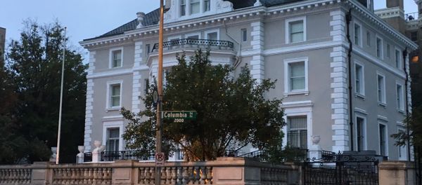Russian flags were removed from the building of the Russian Trade Representation in Washington, DC Russian flags were removed from the building of the Russian Trade Representation in Washington, DC - Sputnik International