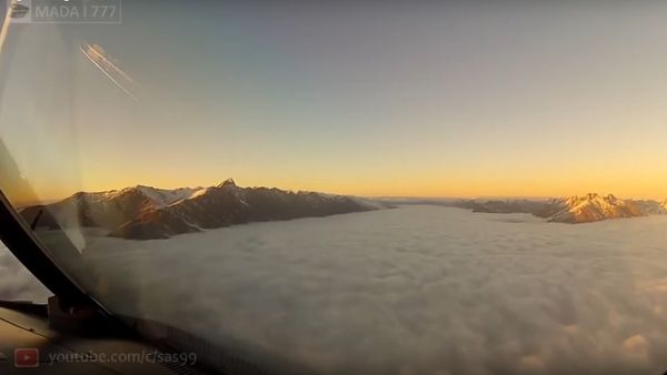 This is what the pilot sees and the passengers do not see During landing at Queenstown New Zealand A - Sputnik International