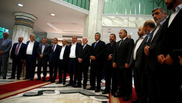 Hamas and Fatah officials pose during a reconciliation ceremony in Cairo, Egypt - Sputnik International