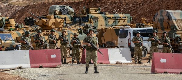 Turkish soldiers stand near armoured vehicles during a demonstration in support of the Turkish army's Idlib operation near the Turkey-Syria border near Reyhanli, Hatay, on October 10, 2017 - Sputnik International
