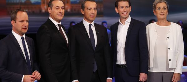 NEOS party top candidate Matthias Strolz, Freedom Party (FPOe) top candidate Heinz-Christian Strache, Social Democrats (SPOe) top candidate Christian Kern, People's Party (OeVP) top candidate Sebastian Kurz and Green party top candidate Ulrike Lunacek (L-R) prepare for a TV discussion in Vienna, Austria, October 12, 2017. - Sputnik International
