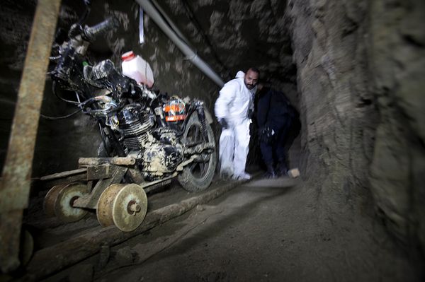 A motorcycle adapted to a rail sits in the tunnel under the half-built house where according to authorities, drug lord Joaquin El Chapo Guzman made his escape from the Altiplano maximum security prison in Almoloya, west of Mexico City, Thursday, July 16, 2015 A motorcycle adapted to a rail sits in the tunnel under the half-built house where according to authorities, drug lord Joaquin El Chapo Guzman made his escape from the Altiplano maximum security prison in Almoloya, west of Mexico City, Thursday, July 16, 2015 - Sputnik International