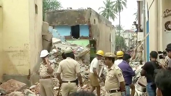 Rescue workers and police are seen at the site following a building collapse in Bengaluru, Karnataka, India in this still frame taken from video October 16, 2017 - Sputnik International