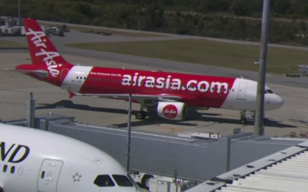 This Sunday, Oct. 15, 2017 image made from video shows an AirAsia plane at an airport in Perth, Australia.  - Sputnik International