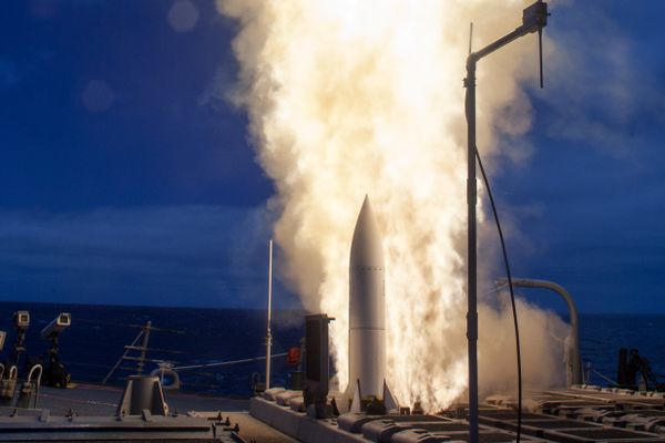 (File) The Arleigh-Burke class guided-missile destroyer USS John Paul Jones (DDG 53) launches a Standard Missile (SM) 6 during a live-fire test of the ship's aegis weapons system (File) The Arleigh-Burke class guided-missile destroyer USS John Paul Jones (DDG 53) launches a Standard Missile (SM) 6 during a live-fire test of the ship's aegis weapons system - Sputnik International