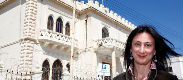 Maltese investigative journalist Daphne Caruana Galizia poses outside the Libyan Embassy in Valletta April 6, 2011. Investigative journalist Caruana Galizia was killed after a powerful bomb blew up a car killing her in Bidnija, Malta, in October 16, 2017. Maltese investigative journalist Daphne Caruana Galizia poses outside the Libyan Embassy in Valletta April 6, 2011. Investigative journalist Caruana Galizia was killed after a powerful bomb blew up a car killing her in Bidnija, Malta, in October 16, 2017. - Sputnik International