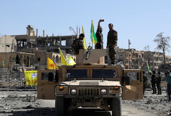 A Fighter of Syrian Democratic Forces takes a selfie as he stands on a military vehicle in Raqqa, Syria October 17, 2017 - Sputnik International