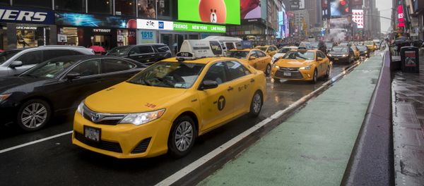 In this Thursday, May 25, 2017, file photo, traffic makes its way down Seventh Avenue in New York's Times Square - Sputnik International