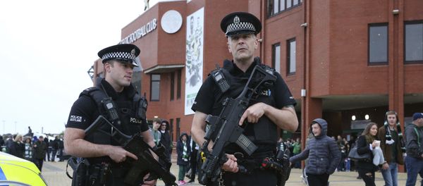 Armed police outside Celtic Park prior to the Scottish Premiership soccer match at Celtic Park in Glasgow, Scotland, Saturday Sept. 16, 2017 Armed police outside Celtic Park prior to the Scottish Premiership soccer match at Celtic Park in Glasgow, Scotland, Saturday Sept. 16, 2017 - Sputnik International