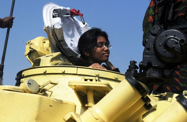 Girl Power! Armed Ladies Steal the Show at World’s Defense Exhibitions Girl Power! Armed Ladies Steal the Show at World’s Defense Exhibitions - Sputnik International